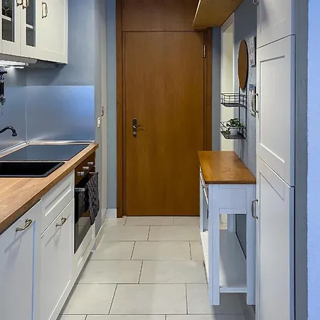 Swissme - Modernes Am Sportplatz Mit Balkon & Parkplatz Apartamento St Moritz