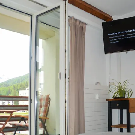Swissme - Modernes Am Sportplatz Mit Balkon & Parkplatz Daire *