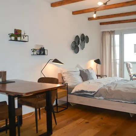 Swissme - Modernes Am Sportplatz Mit Balkon & Parkplatz Daire Saint-Moritz