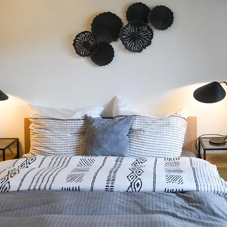 Apartamento Swissme - Modernes Am Sportplatz Mit Balkon & Parkplatz